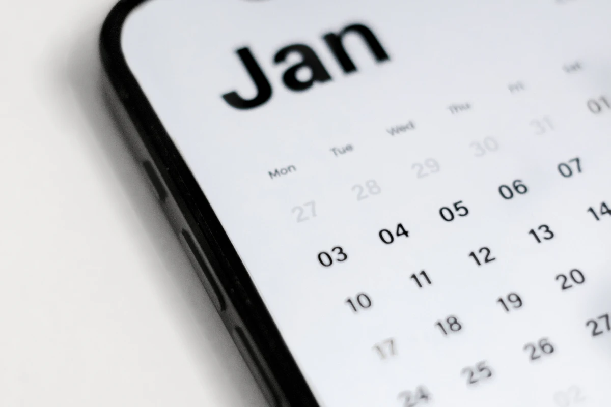 Calendário do mês aberto na tela do celular